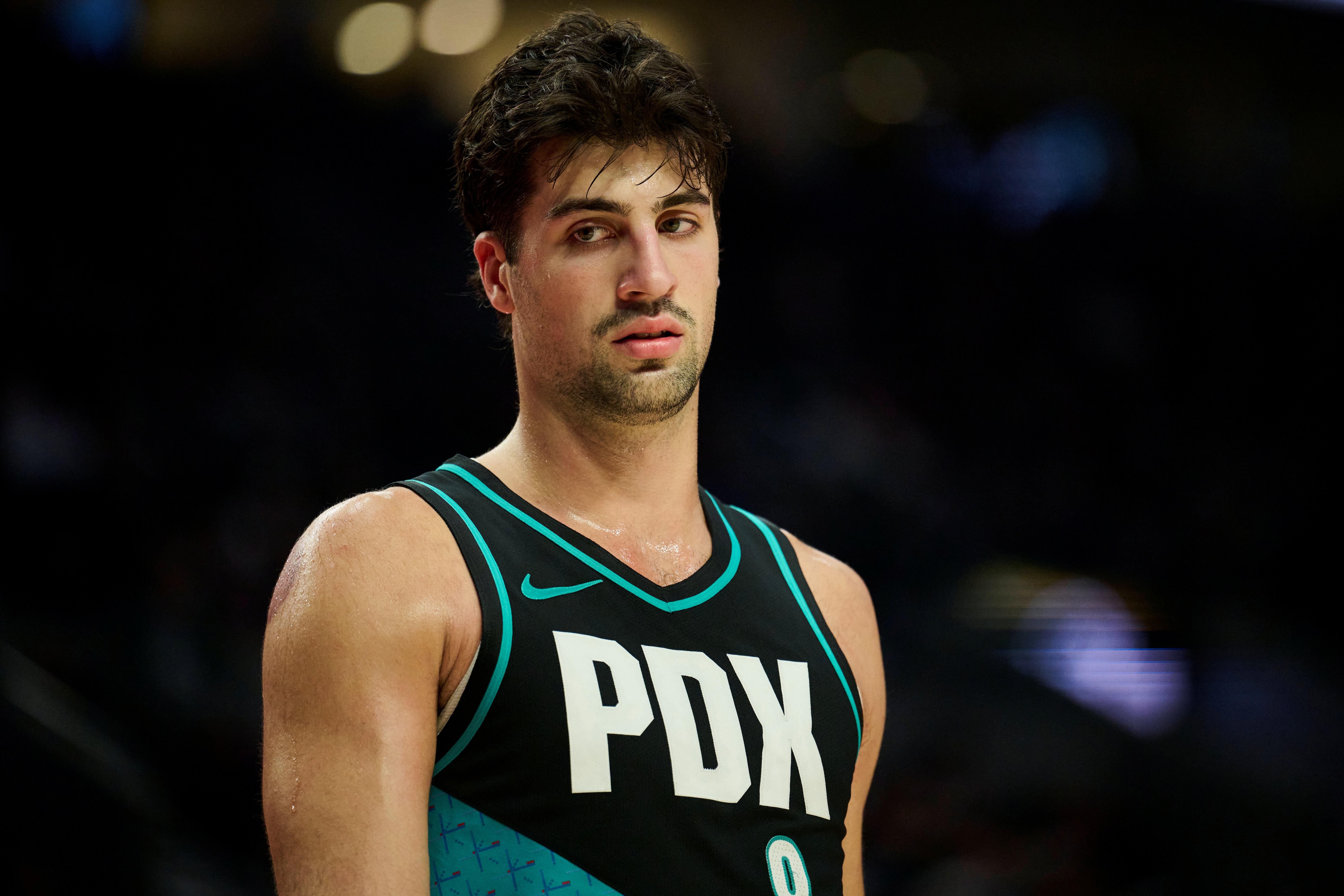 冲击力十足！阿夫迪亚半场8中6拿到17分4助 罚球4中4